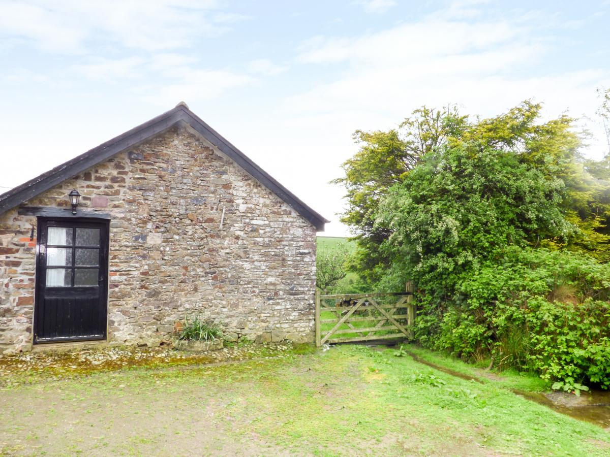 The Old Workshop Villa Knowstone ภายนอก รูปภาพ